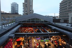 Retractable Roofing Systems Blend Historic Architecture and New 2 OpenAire Commercial Restaurant BostonPizza Toronto 1900x495 1